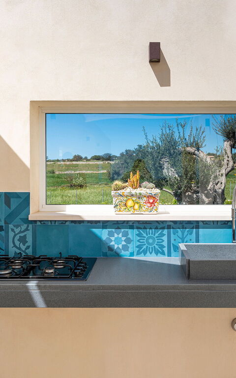 Villa Mora: Buitenshuis, Keer bekeken, Tuin