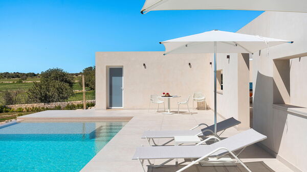 Villa Mora: Buitenkanten, Buitenshuis, Keer bekeken, zwembad