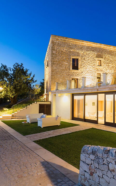 Villa Corte Dorata: Buitenkanten, Buitenshuis, Tuin