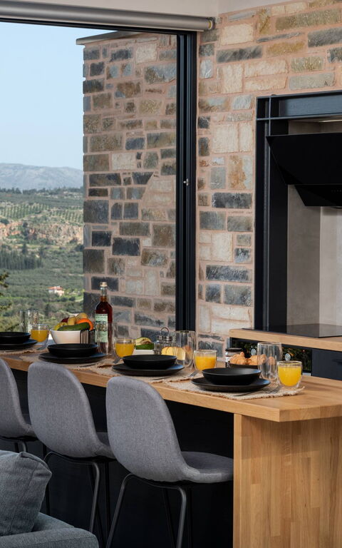 Villa Kallos: Keuken, Lunchroom, Woonkamer