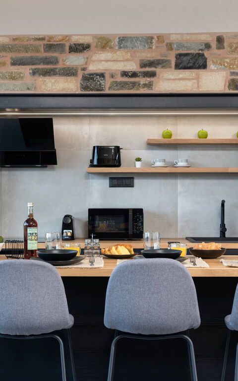 Villa Kallos: Keuken, Lunchroom, Woonkamer