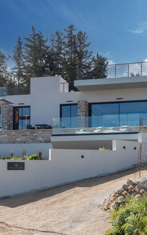 Villa Kallos: Buitenkanten, Buitenshuis, Hoofdingang