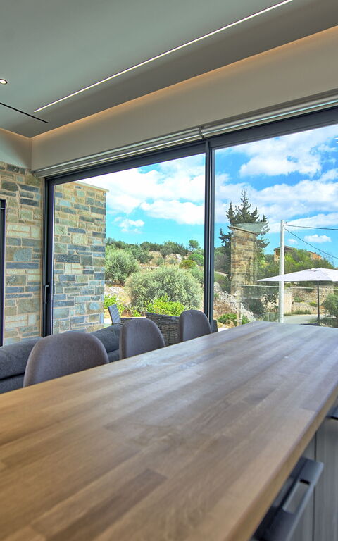 Villa Kallos: Keuken, Lunchroom, Woonkamer