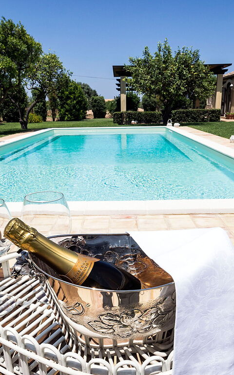 Don Salvatore: Buitenkanten, Tuin, zwembad