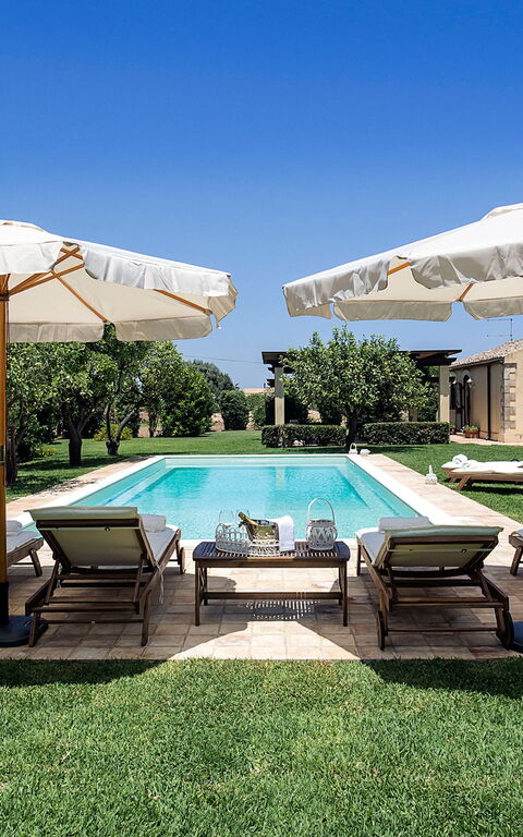 Don Salvatore: Buitenkanten, Tuin, zwembad