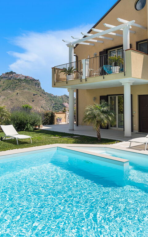 Villa Giutitta: Buitenkanten, Tuin, zwembad