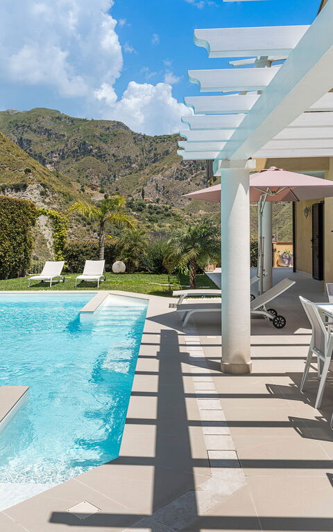 Villa Giutitta: Buitenkanten, Tuin, zwembad