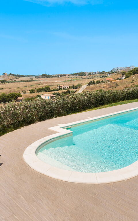 Villa Anthea: Buitenshuis, Keer bekeken, Tuin, zwembad