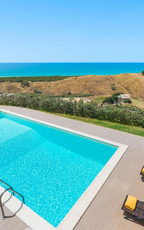 Villa Anthea: Buitenshuis, Keer bekeken, Tuin, zwembad