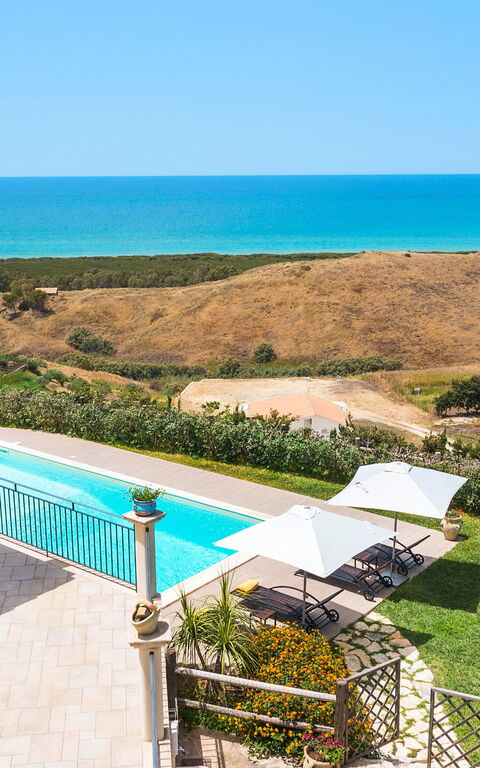 Villa Anthea: Buitenshuis, Keer bekeken, Tuin, zwembad