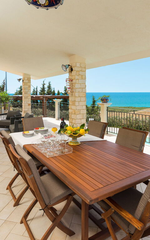 Villa Anthea: Buitenkanten, Keer bekeken, zwembad