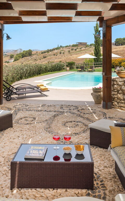 Villa Anthea: Buitenkanten, zwembad