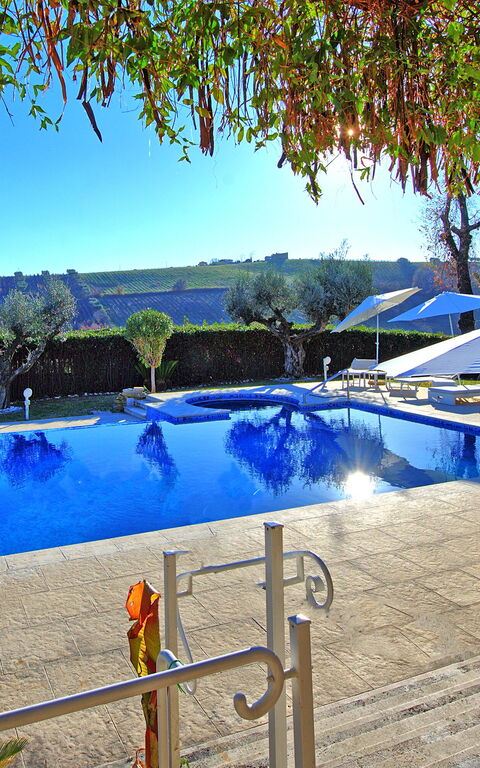 Villa Vittoria: Buitenshuis, Tuin, zwembad