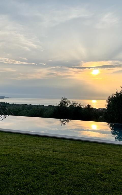 Villa Acropolitana: Keer bekeken, Zomer