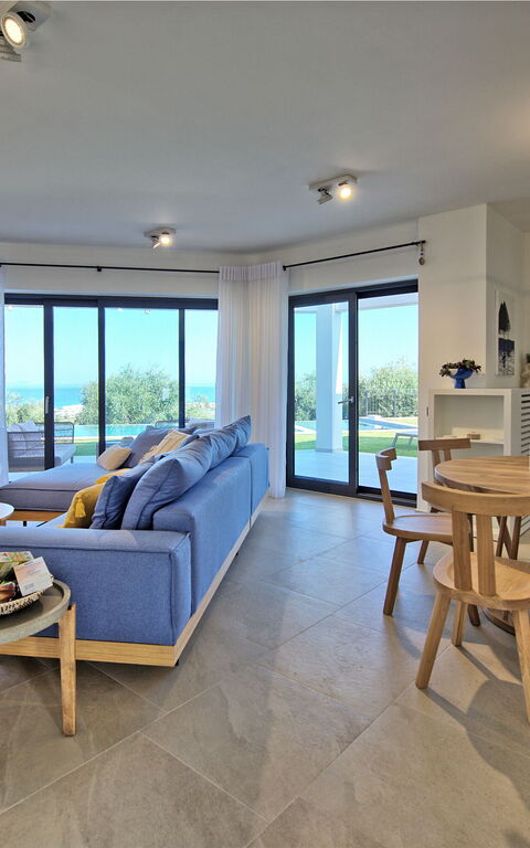 Villa Acropolitana: Keuken, Woonkamer