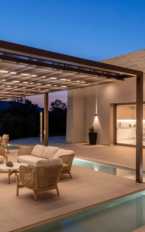 Villa El: Balkon / terras / patio, zwembad