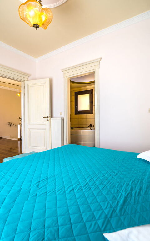 Iro Royal Villa: slaapkamer