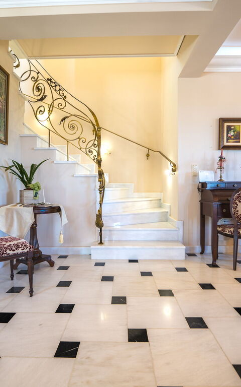 Iro Royal Villa: Woonkamer