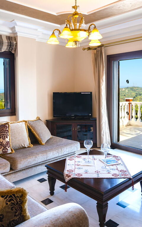 Iro Royal Villa: Woonkamer