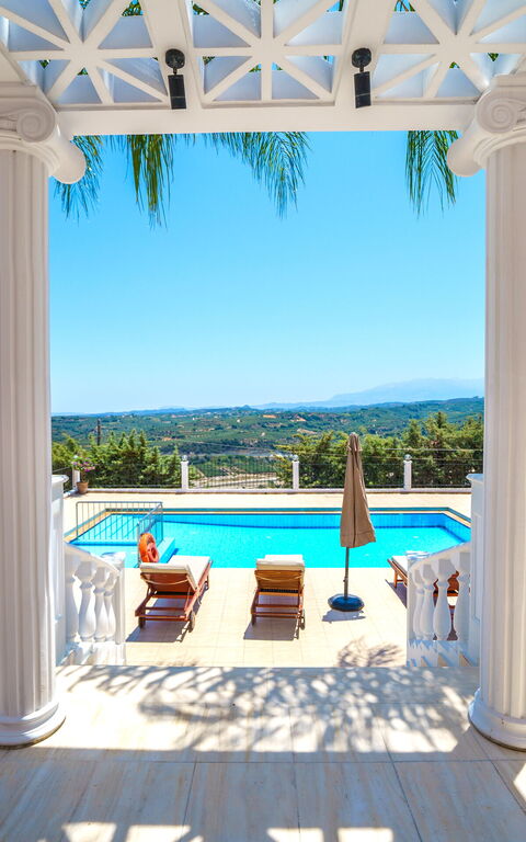 Iro Royal Villa: Buitenkanten, Buitenshuis, Keer bekeken, zwembad