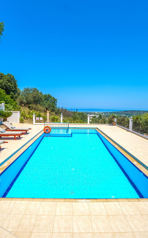 Iro Royal Villa: Buitenkanten, Buitenshuis, zwembad