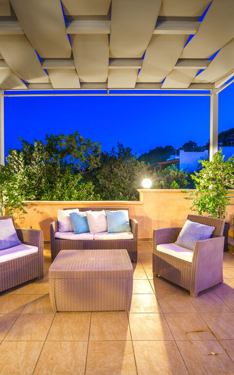 Iro Royal Villa: Balkon / terras / patio, Buitenkanten, Buitenshuis