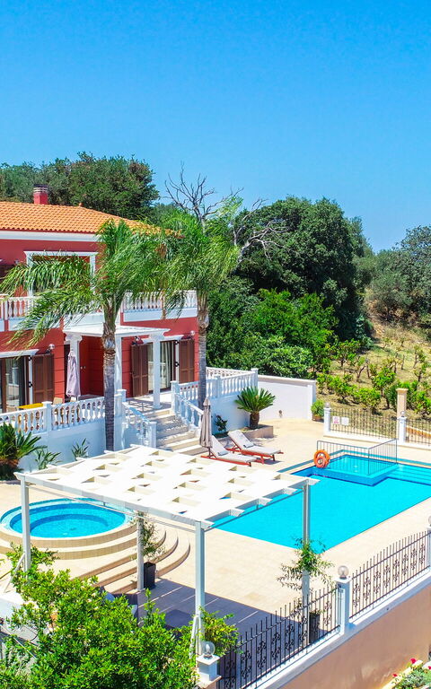 Iro Royal Villa: bubbelbad, Buitenkanten, Buitenshuis, zwembad