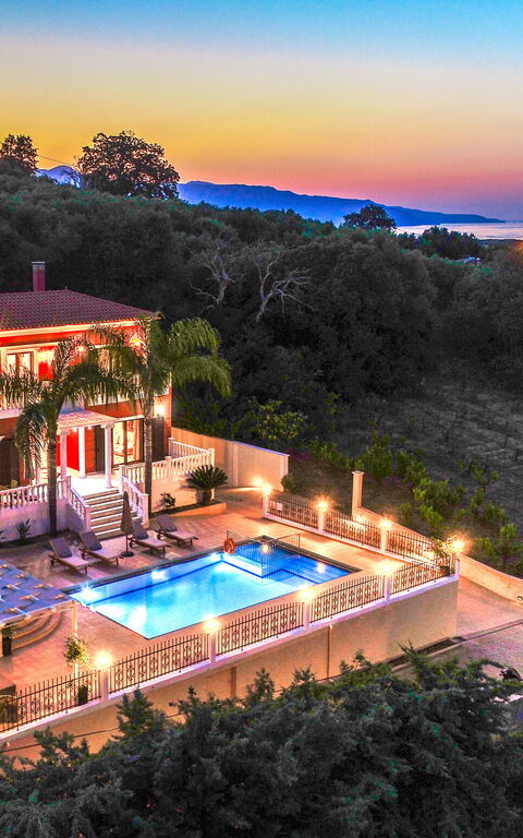 Iro Royal Villa: Buitenkanten, Buitenshuis, Keer bekeken, zwembad