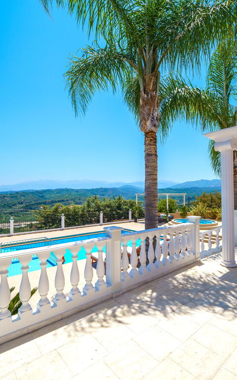 Iro Royal Villa: Balkon / terras / patio, Buitenkanten, Buitenshuis, zwembad