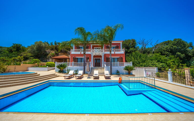 Iro Royal Villa: Buitenkanten, Buitenshuis, zwembad