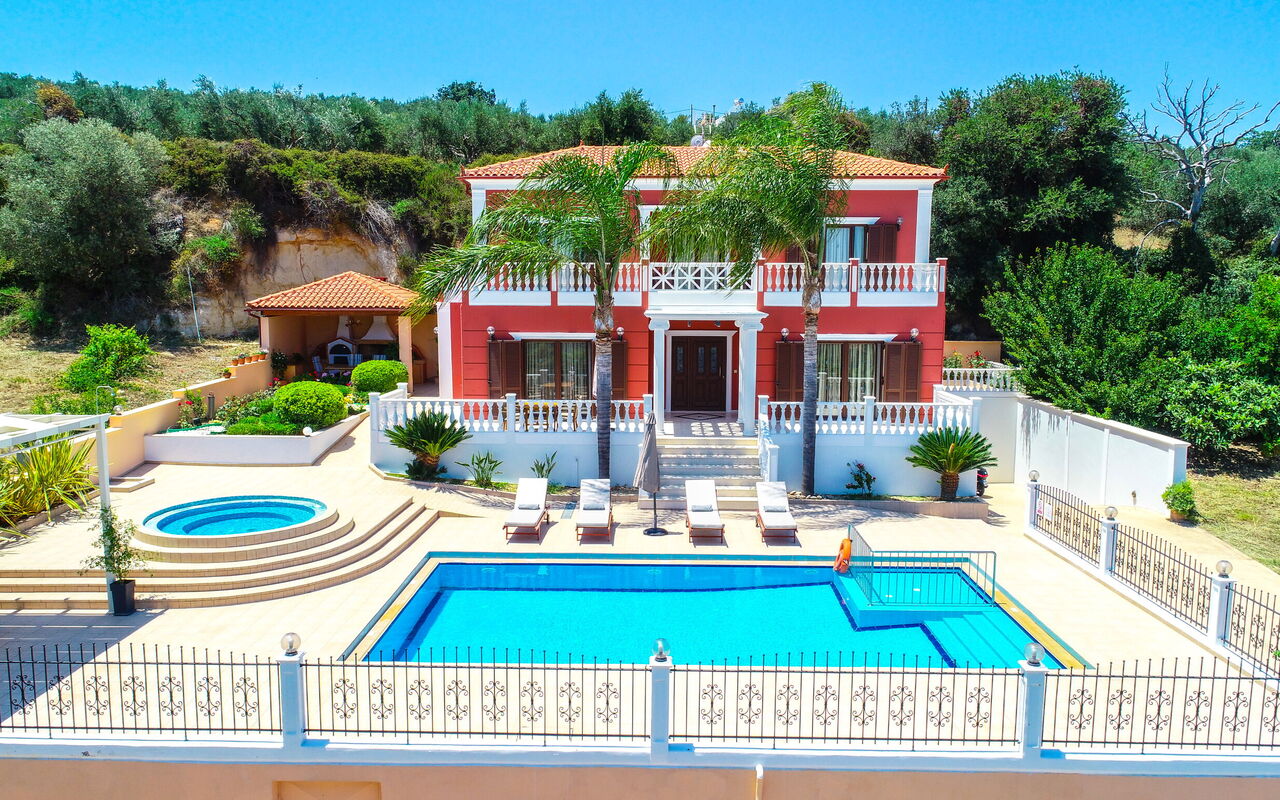 Iro Royal Villa: bubbelbad, Buitenkanten, Buitenshuis, zwembad