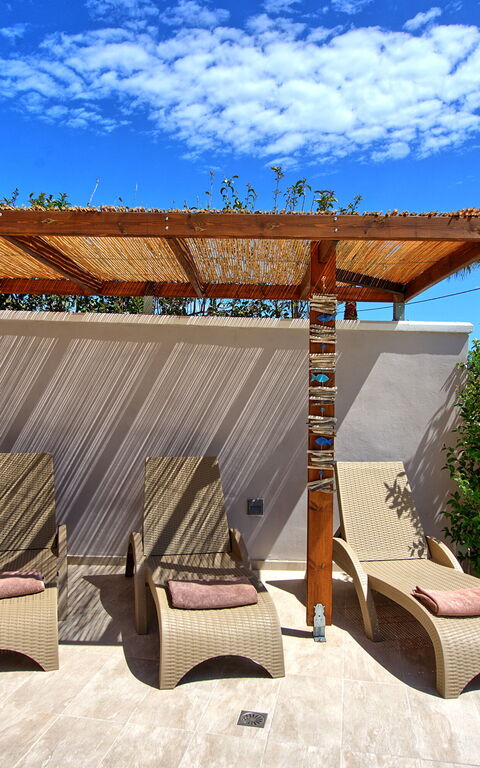 Villa Kostantina: Buitenshuis