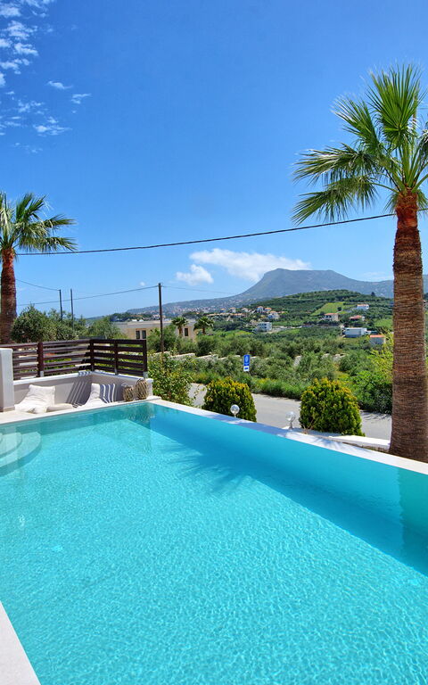 Villa Kostantina: Buitenshuis, Zomer, zwembad