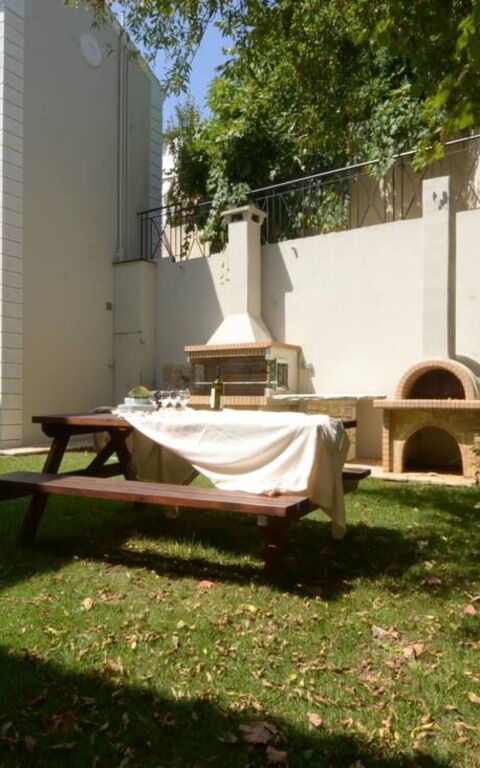 Villa Angie: Buitenkanten, Buitenshuis