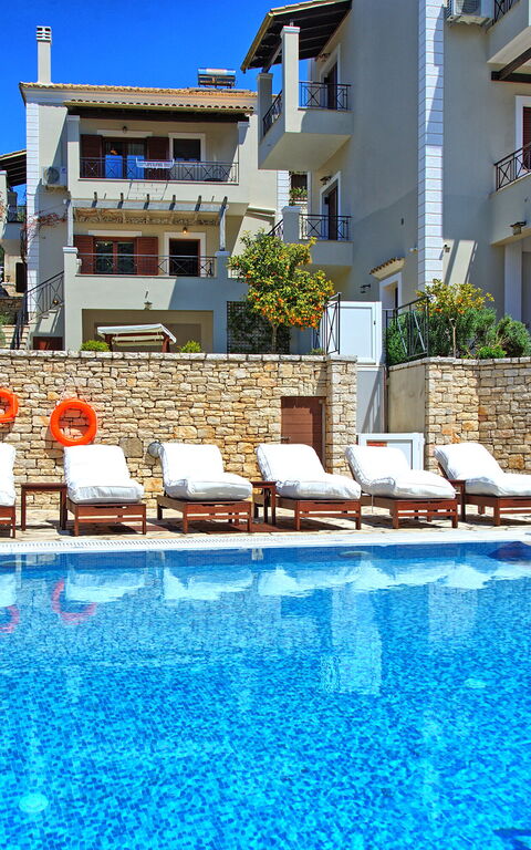 Villa Angie: Buitenkanten, Buitenshuis, zwembad