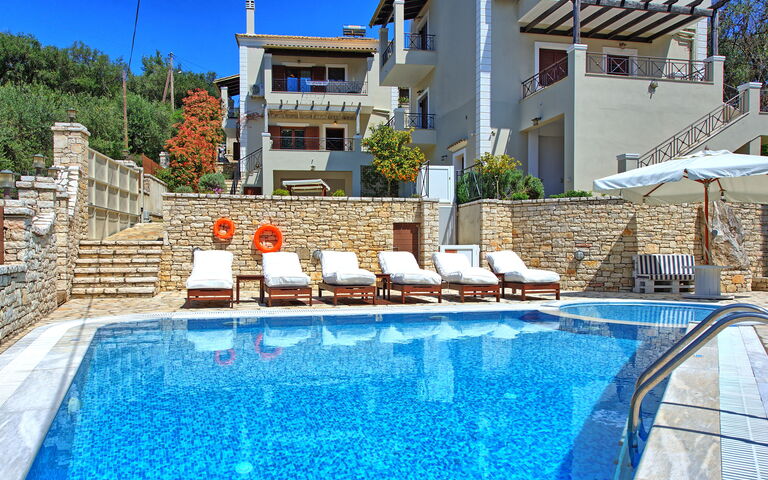 Villa Angie: Buitenkanten, Buitenshuis, zwembad