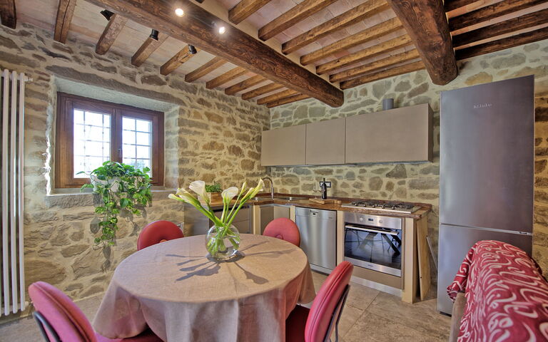 Villa Mulino: Keuken, Lunchroom, Woonkamer