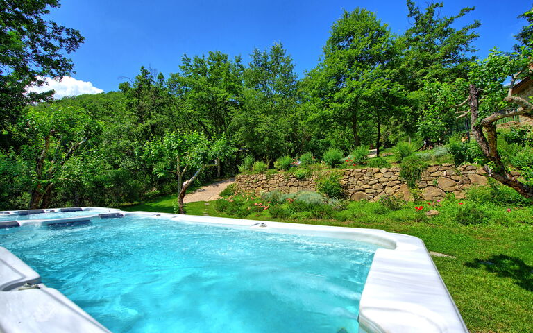 Villa Mulino: bubbelbad, Buitenkanten, Buitenshuis, Tuin, zwembad