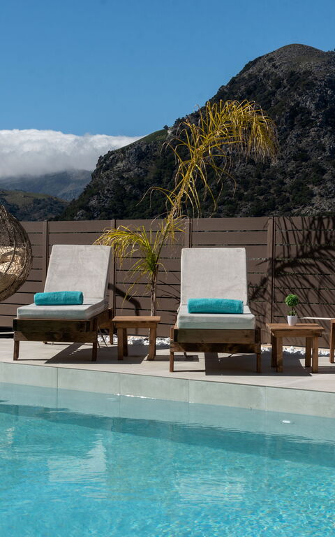 Villa Silentium Evilia: Buitenkanten, Buitenshuis, zwembad