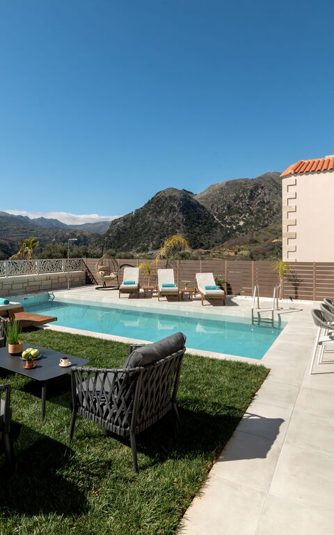 Villa Silentium Evilia: Buitenkanten, Buitenshuis, Tuin, zwembad