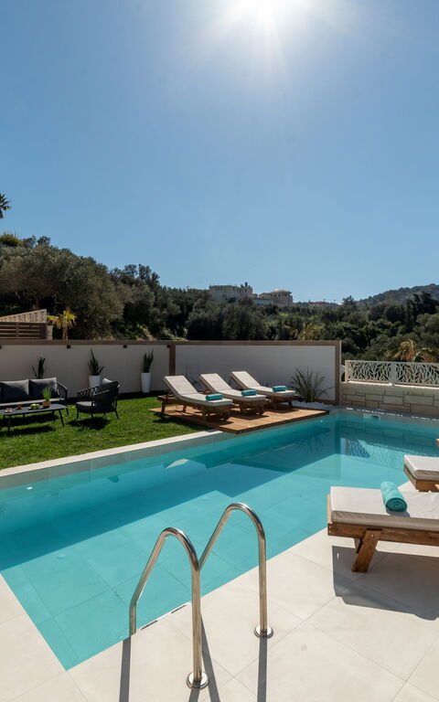 Villa Silentium Evilia: Buitenkanten, Buitenshuis, Tuin, zwembad