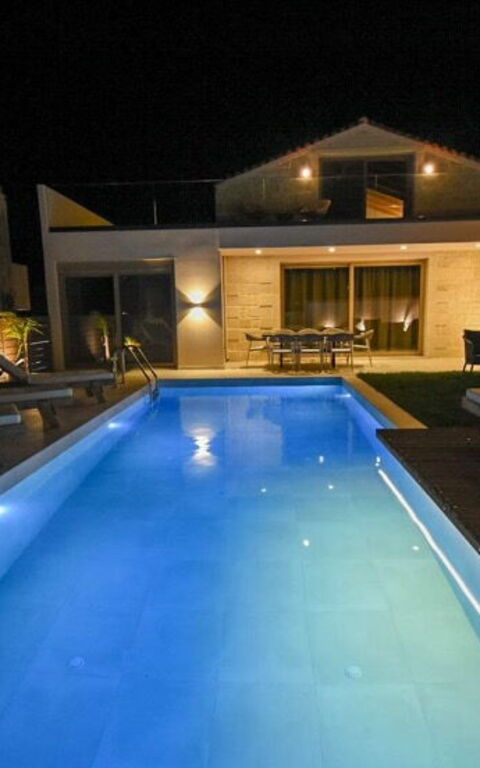 Villa Silentium Evilia: Buitenkanten, Buitenshuis, Tuin, zwembad