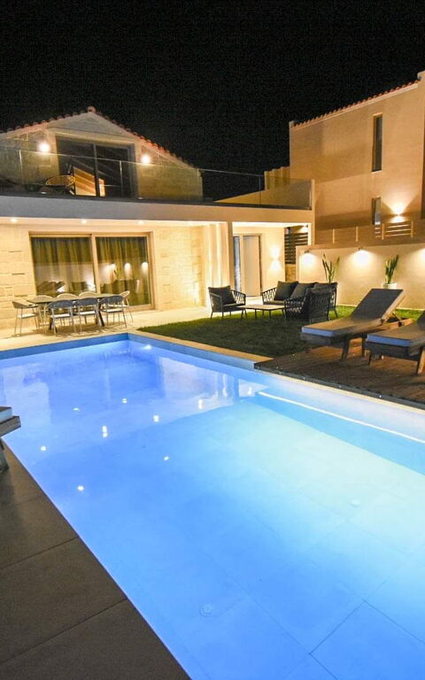 Villa Silentium Evilia: Buitenkanten, Buitenshuis, Tuin, zwembad