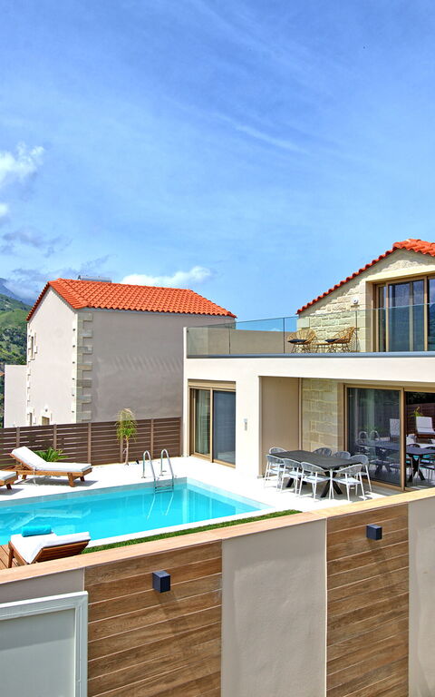 Villa Silentium Evilia: Buitenkanten, Buitenshuis, zwembad