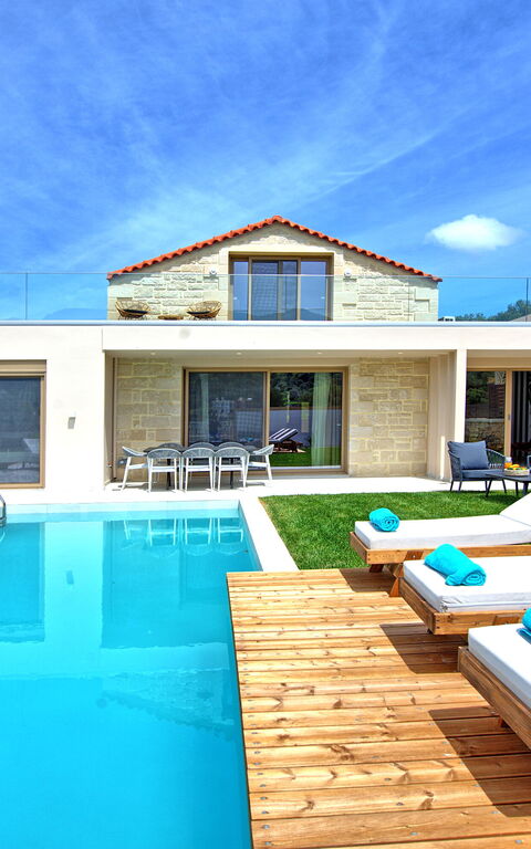 Villa Silentium Evilia: Buitenkanten, Buitenshuis, zwembad