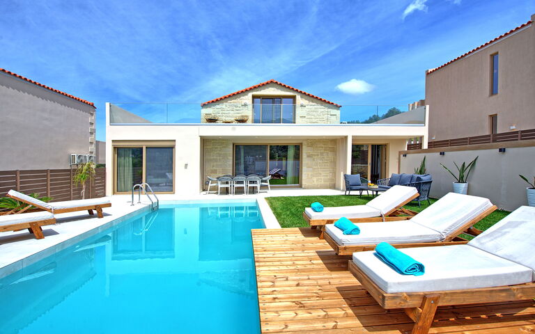 Villa Silentium Evilia: Buitenkanten, Buitenshuis, zwembad