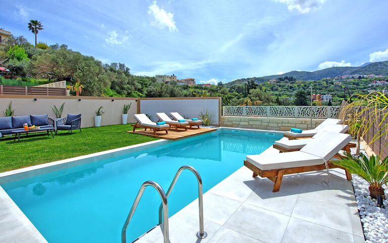 Villa Silentium Evilia: Buitenshuis, Tuin, zwembad