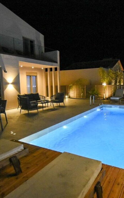 Villa Silentium Ionia: Buitenkanten, zwembad