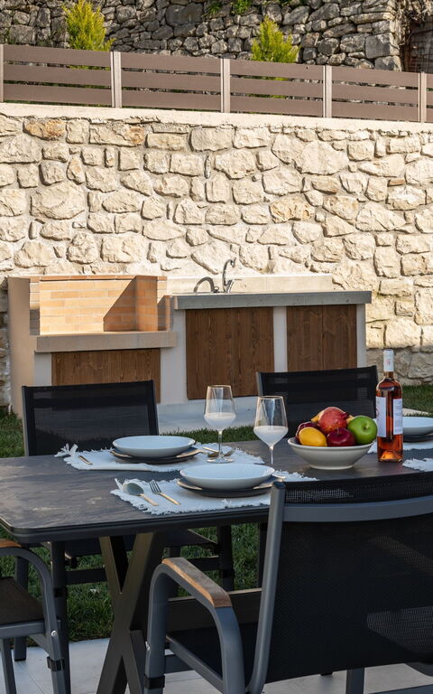 Villa Silentium Ionia: Balkon / terras / patio, Buitenshuis, Tuin