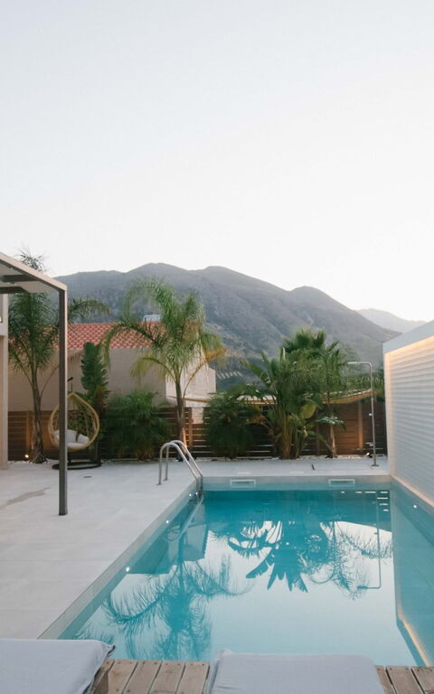 Villa Silentium Ionia: Balkon / terras / patio, Buitenkanten, Buitenshuis, Tuin, zwembad